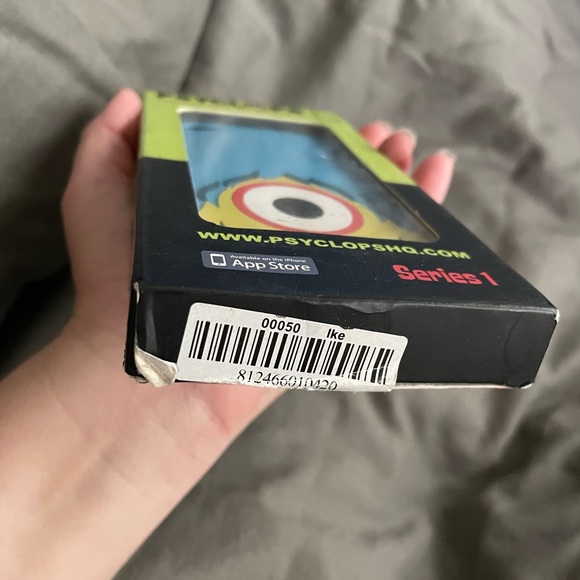 Psyclops IKE IPHONE 4 Case new in box-top of box not perfect - Picture 4 of 4